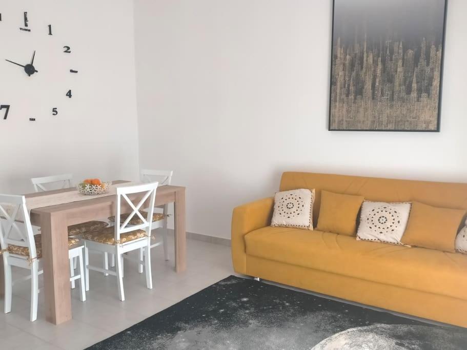 Holiday House Chiara SantʼAntìoco エクステリア 写真