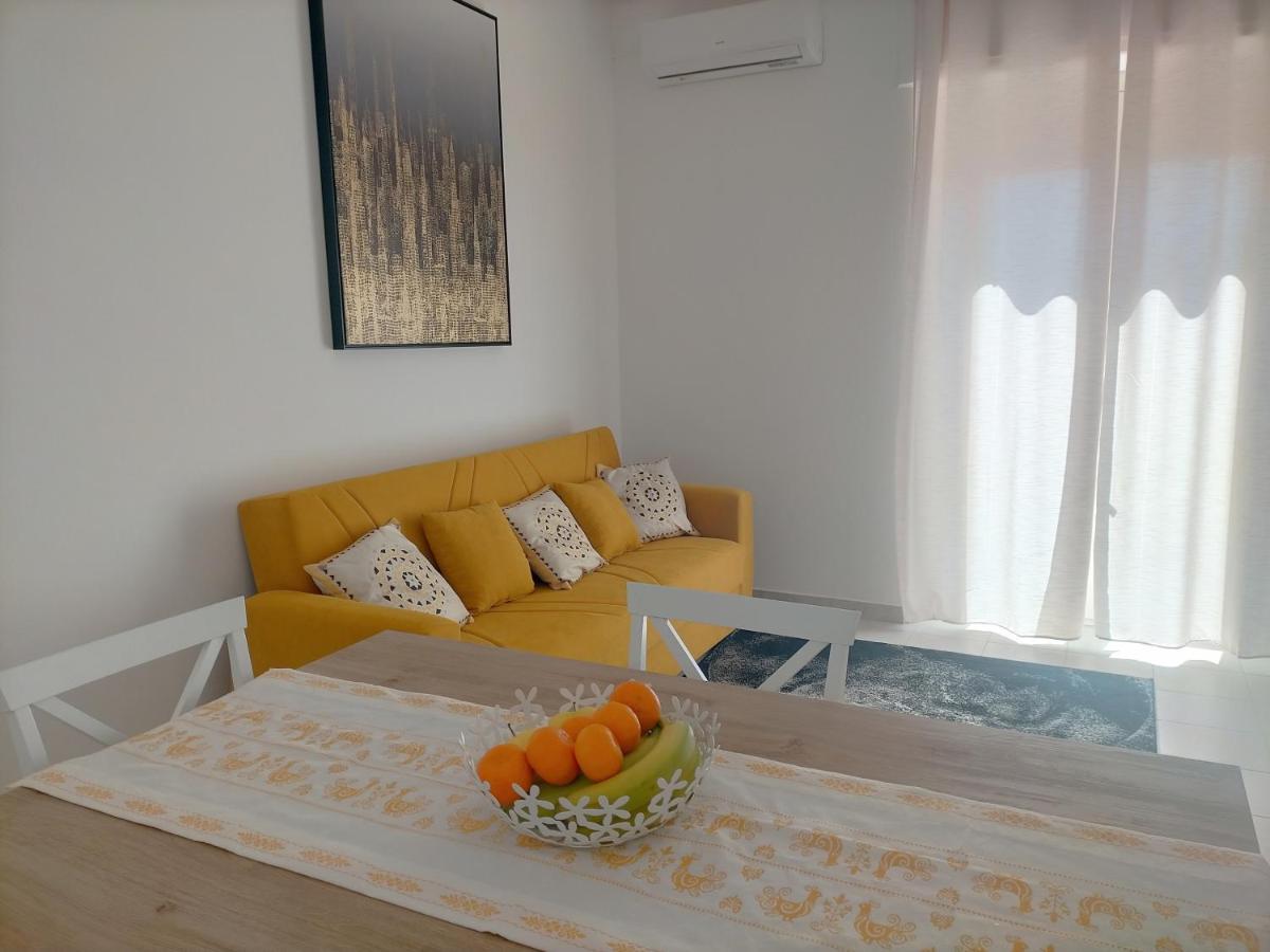 Holiday House Chiara SantʼAntìoco エクステリア 写真