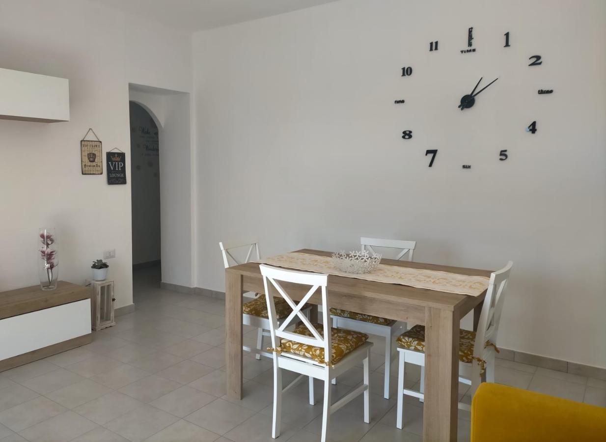Holiday House Chiara SantʼAntìoco エクステリア 写真
